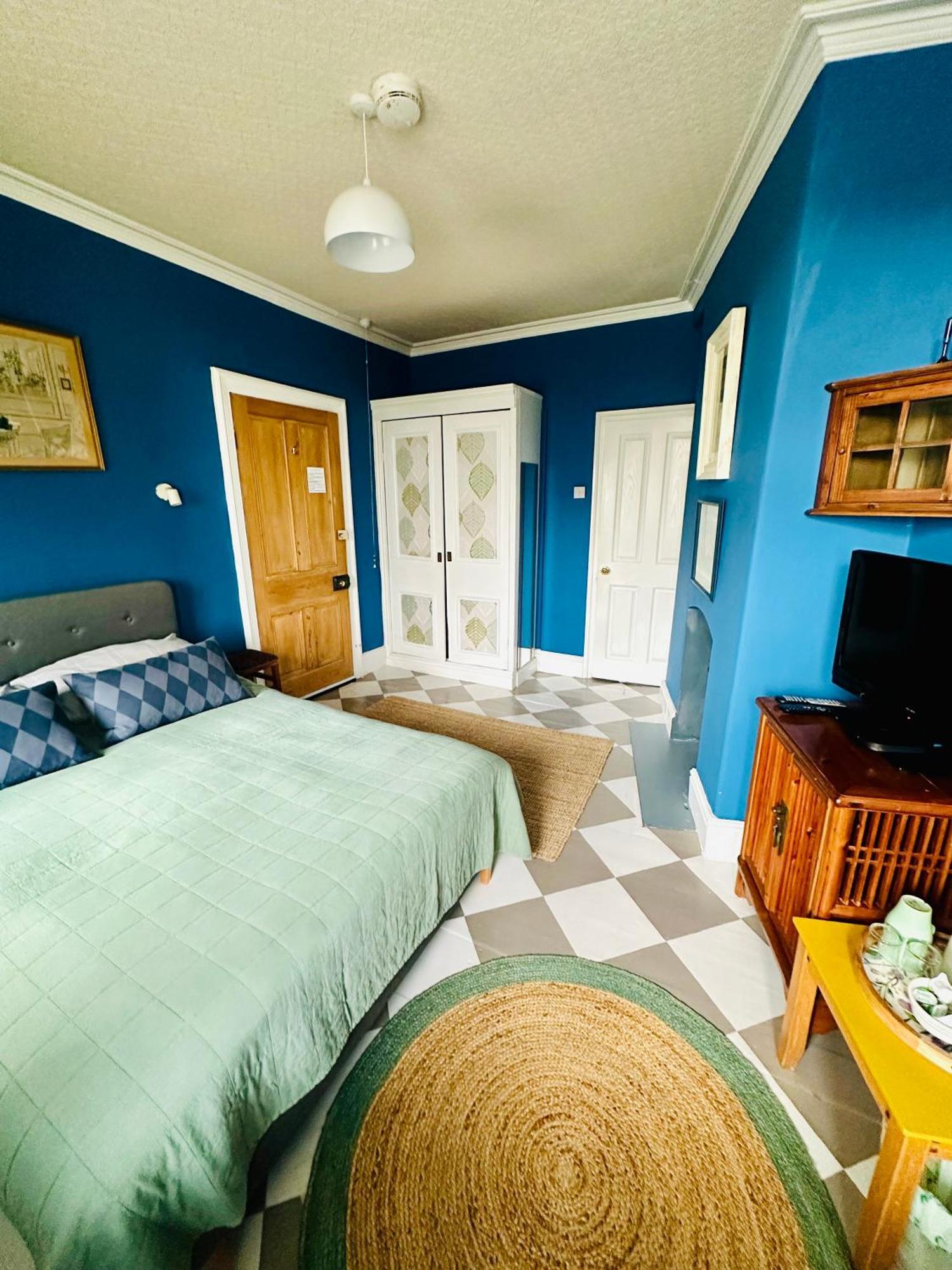 לינה וארוחת בוקר קזיק Fitz House מראה חיצוני תמונה